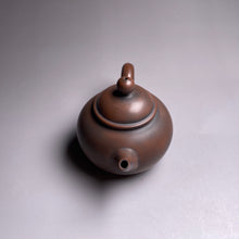 Load image into Gallery viewer, 95ml Shuiping Nixing Teapot by Zhou Yujiao