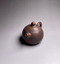 Load image into Gallery viewer, 130ml Xishi Nixing Teapot by Zhou Yujiao