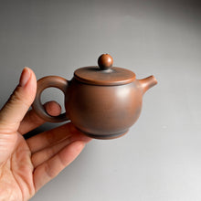 Load image into Gallery viewer, 100ml Mulan Nixing Teapot by Zhou Yujiao