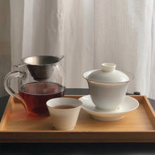 Load image into Gallery viewer, 160ml Big Flower Tianbai Jingdezhen Porcelain Gaiwan with Brown Rim