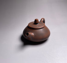 Load image into Gallery viewer, 75ml Shipiao Nixing Teapot 坭兴石瓢壶 by Zhou Yujiao