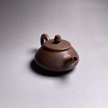 Load image into Gallery viewer, 75ml Shipiao Nixing Teapot 坭兴石瓢壶 by Zhou Yujiao