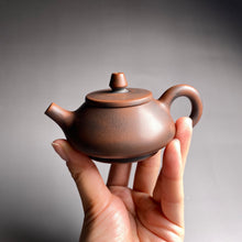 Load image into Gallery viewer, 75ml Shipiao Nixing Teapot 坭兴石瓢壶 by Zhou Yujiao