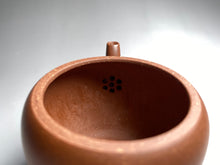 Load image into Gallery viewer, Jiangponi Wandeng Yixing Teapot, 降坡泥宛灯壶, 125ml
