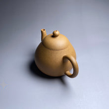 Load image into Gallery viewer, Huangjin Duan Pear Yixing Teapot, 黄金段梨形壶, 165ml