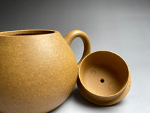 Load image into Gallery viewer, Huangjin Duan Pear Yixing Teapot, 黄金段梨形壶, 165ml