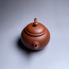 Load image into Gallery viewer, Small Zhuni Shuiping Yixing Teapot 朱泥小水平 100ml