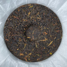 Load image into Gallery viewer, 2021 Spring Azure Spring BAOSHAN Ancient Wild Tree Raw Pu&#39;er Tea Cake
