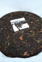 Load image into Gallery viewer, 2021 Spring Azure Spring BAOSHAN Ancient Wild Tree Raw Pu&#39;er Tea Cake
