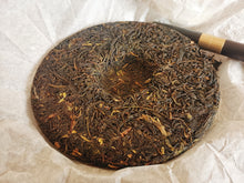 Load image into Gallery viewer, 2021 Spring Azure Spring BAOSHAN Ancient Wild Tree Raw Pu&#39;er Tea Cake
