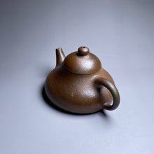 Load image into Gallery viewer, Wood Fired Huangjin Duan Hulupiao Yixing Teapot, 柴烧黄金段葫芦瓢, 125ml