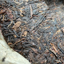 Load image into Gallery viewer, 2003 Zhongcha CNNP 8538 Haiwan Tea Factory Raw Pu'er Tea Cake, 2003年中茶8538生普