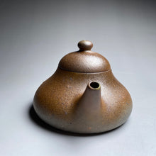 Load image into Gallery viewer, Wood Fired Huangjin Duan Hulupiao Yixing Teapot, 柴烧黄金段葫芦瓢, 125ml