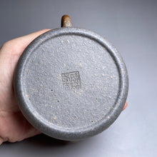 Load image into Gallery viewer, Wood Fired Huangjin Duan Hulupiao Yixing Teapot, 柴烧黄金段葫芦瓢, 125ml