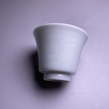 Load image into Gallery viewer, 60ml YingQing 影青 Cloud Motif Horseshoe Porcelain Teacup
