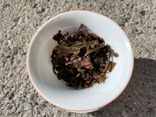 Load image into Gallery viewer, 2003 Zhongcha CNNP 8538 Haiwan Tea Factory Raw Pu'er Tea Cake, 2003年中茶8538生普