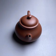 Load image into Gallery viewer, Jiangponi Bale Shuiping Yixing Teapot, 降坡泥芭乐水平壶, 165ml