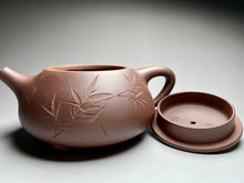 Load image into Gallery viewer, Dicaoqing Hanting Shipiao Yixing Teapot with Carving of Bamboo, 底槽青大满瓢(寒汀石瓢),  450ml