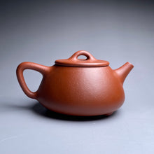 Load image into Gallery viewer, Zhuni Dahongpao Shipiao Yixing Teapot, 朱泥大红袍石瓢壶, 180ml
