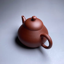 Load image into Gallery viewer, Xiao Hongni Pear Shuiping Yixing Teapot, 小红泥梨式水平, 125ml