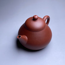 Load image into Gallery viewer, Xiao Hongni Pear Shuiping Yixing Teapot, 小红泥梨式水平, 125ml