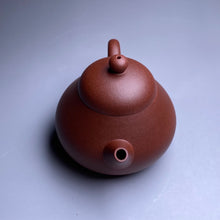 Load image into Gallery viewer, Xiao Hongni Pear Shuiping Yixing Teapot, 小红泥梨式水平, 125ml