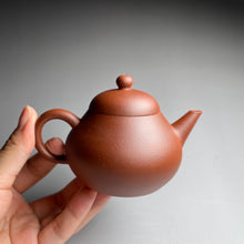 Load image into Gallery viewer, Xiao Hongni Pear Shuiping Yixing Teapot, 小红泥梨式水平, 125ml
