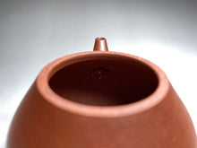 Load image into Gallery viewer, Xiao Hongni Pear Shuiping Yixing Teapot, 小红泥梨式水平, 125ml