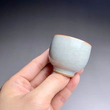 Load image into Gallery viewer, 35ml Zhili Moon White Ruyao Teacup, 直立月白汝窑茶杯