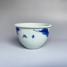 Load image into Gallery viewer, 105ml Qinghua Children Playing the Blindfold Game Fanggu Jingdezhen Porcelain Teacup,  仿古全手工青花童趣缸杯