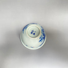 Load image into Gallery viewer, 105ml Qinghua Children Playing the Blindfold Game Fanggu Jingdezhen Porcelain Teacup,  仿古全手工青花童趣缸杯