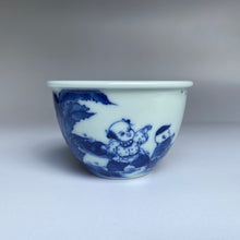 Load image into Gallery viewer, 115ml Qinghua Children Playing Cloth Ball Fanggu Jingdezhen Porcelain Teacup, 仿古全手工青花童趣缸杯