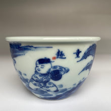Load image into Gallery viewer, 115ml Qinghua Children Playing Cloth Ball Fanggu Jingdezhen Porcelain Teacup, 仿古全手工青花童趣缸杯