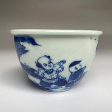 Load image into Gallery viewer, 115ml Qinghua Children Playing Cloth Ball Fanggu Jingdezhen Porcelain Teacup, 仿古全手工青花童趣缸杯