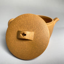 Load image into Gallery viewer, Huangjin Duan Hanwa Yixing Teapot 黄金段汉瓦 140ml