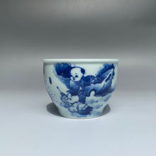 Load image into Gallery viewer, 90ml Qinghua Children Lighting Firecrackers Fanggu Jingdezhen Porcelain Teacup,    仿古全手工青花童趣福寿杯