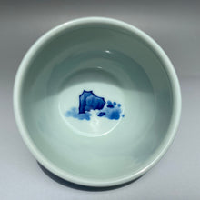 Load image into Gallery viewer, 90ml Qinghua Children Lighting Firecrackers Fanggu Jingdezhen Porcelain Teacup,    仿古全手工青花童趣福寿杯