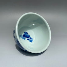 Load image into Gallery viewer, 90ml Qinghua Children Lighting Firecrackers Fanggu Jingdezhen Porcelain Teacup,    仿古全手工青花童趣福寿杯