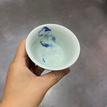 Load image into Gallery viewer, 100ml Fanggu Technique Cat and Fish, Jihong and Qinghua Porcelain Teacup 青花霁红杯