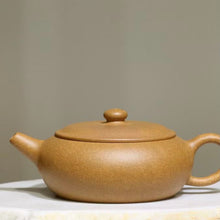 Load image into Gallery viewer, Huangjin Duan Xiangyu Yixing Teapot 黄金段香玉壶 125ml