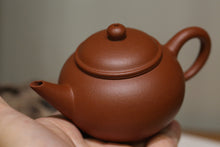Load image into Gallery viewer, Small Zhuni Shuiping Yixing Teapot 朱泥小水平 100ml