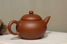 Load image into Gallery viewer, Small Zhuni Shuiping Yixing Teapot 朱泥小水平 100ml