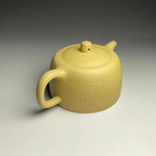 Load image into Gallery viewer, Benshan lüni Classic Jinglan Yixing Teapot, 本山绿泥井栏, 180ml