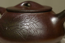 Load image into Gallery viewer, Wood Fired Large Shipiao Dicaoqing Yixing Teapot with Carvings, 柴烧底槽青石瓢壶, 450ml