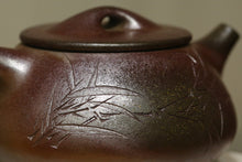 Load image into Gallery viewer, Wood Fired Large Shipiao Dicaoqing Yixing Teapot with Carvings, 柴烧底槽青石瓢壶, 450ml