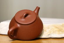 Load image into Gallery viewer, Zhuni Dahongpao Shipiao Yixing Teapot, 朱泥大红袍石瓢壶, 160ml