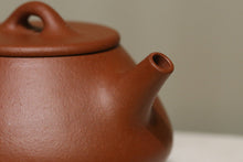 Load image into Gallery viewer, Zhuni Dahongpao Shipiao Yixing Teapot, 朱泥大红袍石瓢壶, 160ml