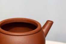 Load image into Gallery viewer, Hand-Picked Red Jiangponi Drum Shape Yixing Teapot, 降坡红泥鼓形壶, 140ml