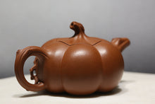 Load image into Gallery viewer, Fully Handmade Zhuni Pumpkin Yixing Teapot, 全手工朱泥南瓜壶, 65ml