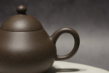 Load image into Gallery viewer, TianQingNi Pear Yixing Teapot, 天青泥梨型, 150ml